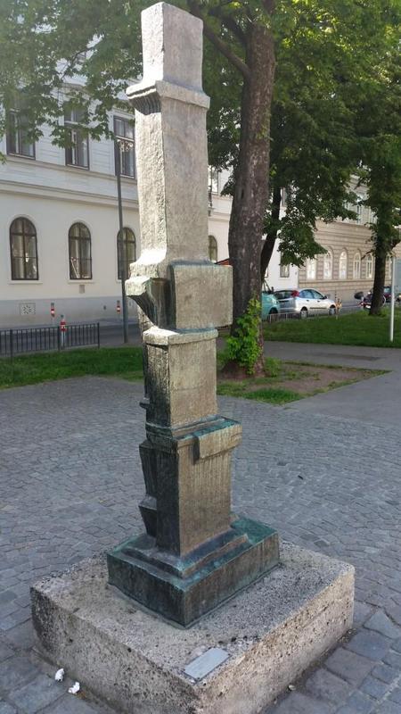 Fritz Wotruba - Grosse stehende Figur