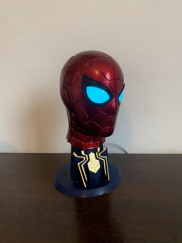 DeAgostini : FanHome Iron Spider sample to bust stand