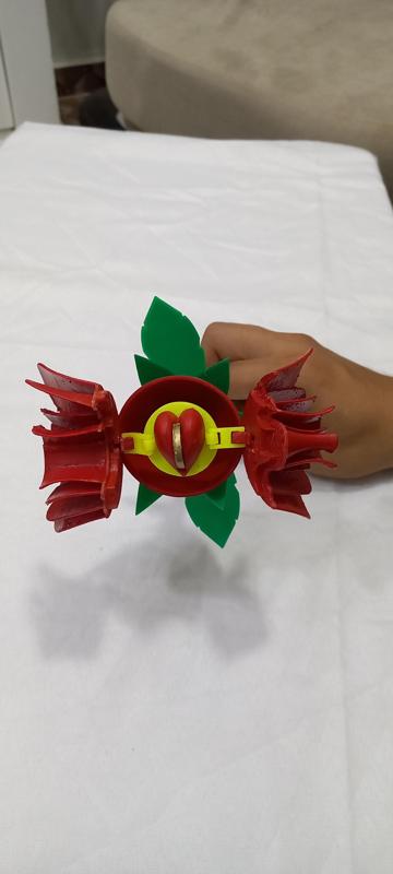 Rose Surprise Box – Opens to Reveal a Heart with a Ring