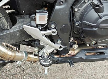 Honda NX500 - lowered footrest