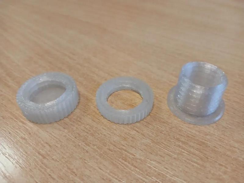 Šroubovací víčko na zásobník Dettol   