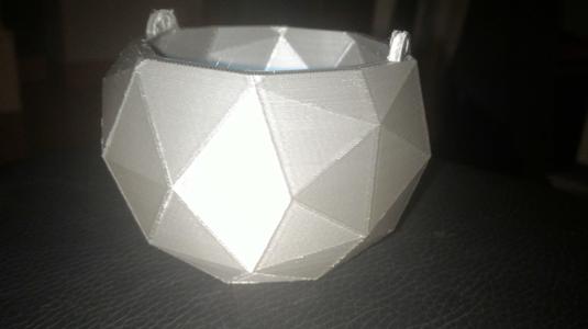 Maceta apilable, colgable y con drenajes