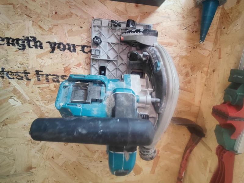 plunge cut saw wall mount for makita 