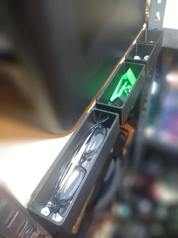 Storage box for heavy duty rack   