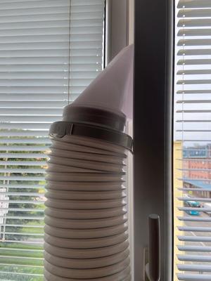 Air conditioner exhaust into the ventilation window