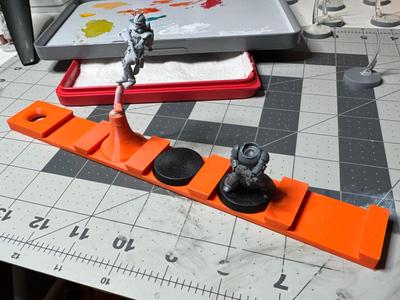 Spray holder Warhammer miniatures 32mm 38mm base