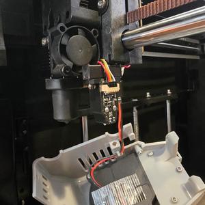 BTT/BIQU MicroProbe holder for the Qidi Q1 Pro   