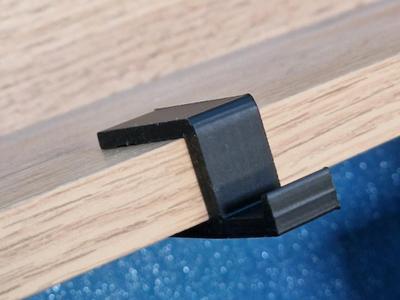 Single shelf hook for 10 mm - 24 mm shelves