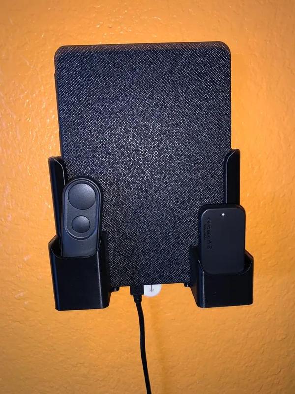 Kindle Paperwhite (2015) + Page Turner Wall Holder   