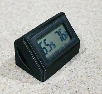 Hygrometer/thermometer housing/stand