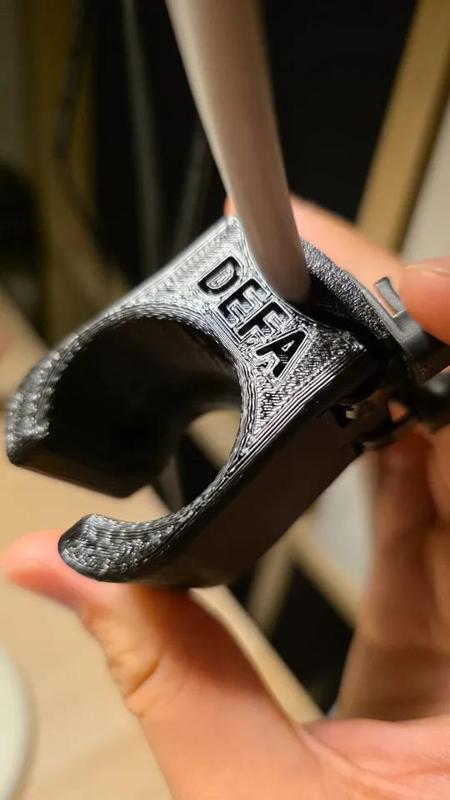 DEFA-Stecker Halter mit Kabelbinder und Keil   