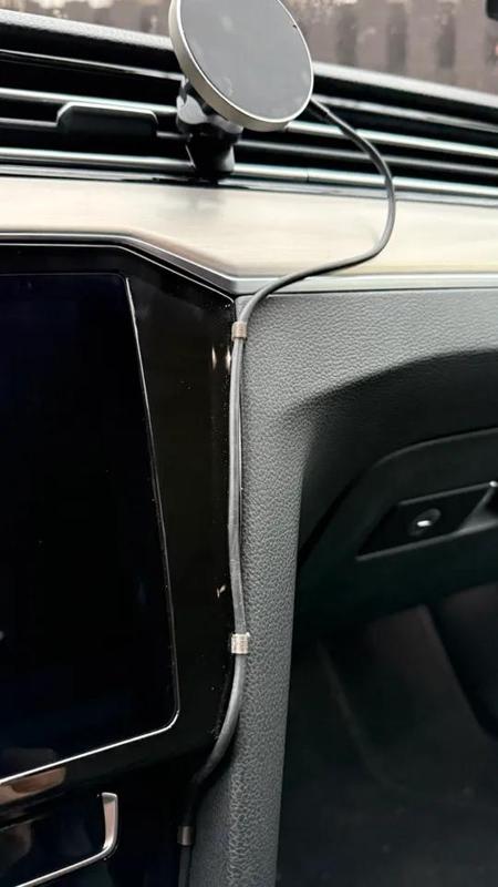 Dash clip for Passat B8   