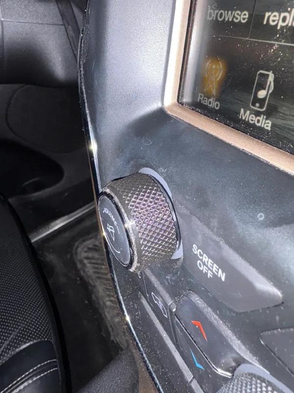 Volume knob grip grand Cherokee 4th gen   