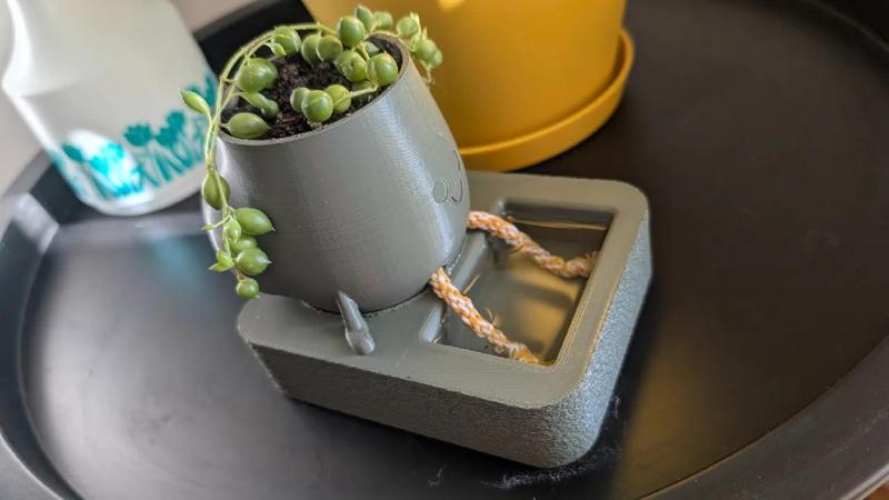 Happy Chunky Bum Sitting Pot - With Pool   