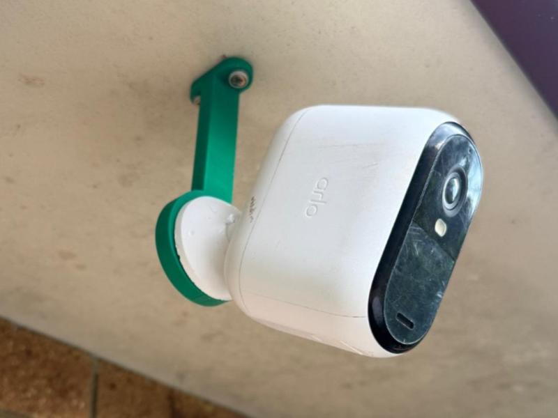 Arlo Essential Camera Outdoor with Wall mount