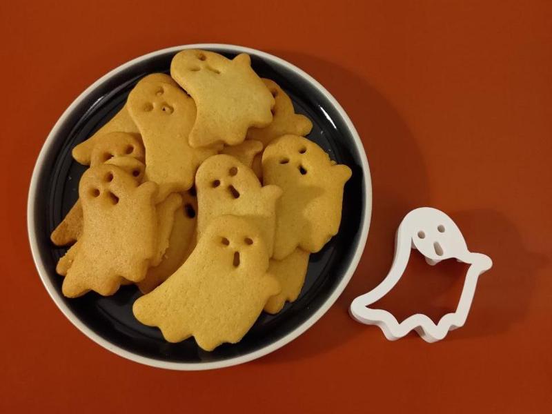 Ghost shaped cookie cutter