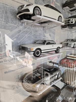 Holder for 1:18 scale model cars