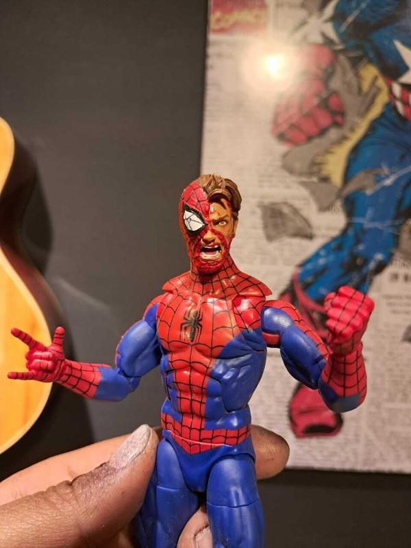 BATTLE DAMAGE SPIDERMAN V2 (OPEN MOUTH)