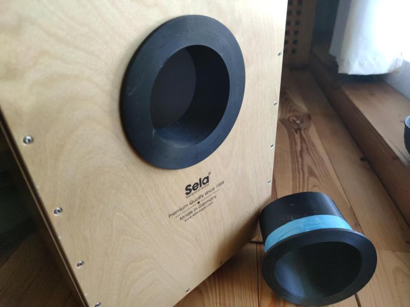 Cajon oval bass reflex tube for SELA