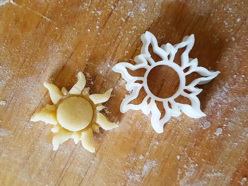 Sun cookie cutter