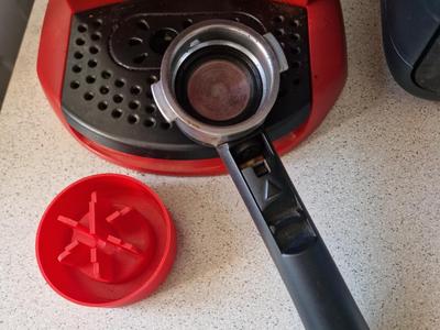Coffee grounds cleaner