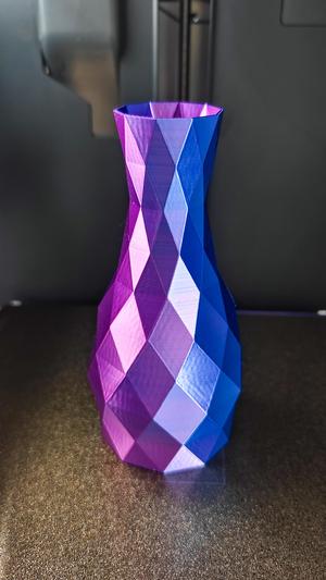 BEAUTIFUL LOW POLY VASE