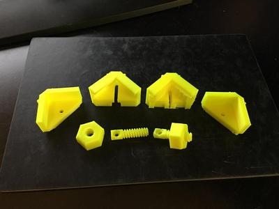 Flashforge Creator Pro Glass Adjustable Bed Bracket with bolt action and duplo threads