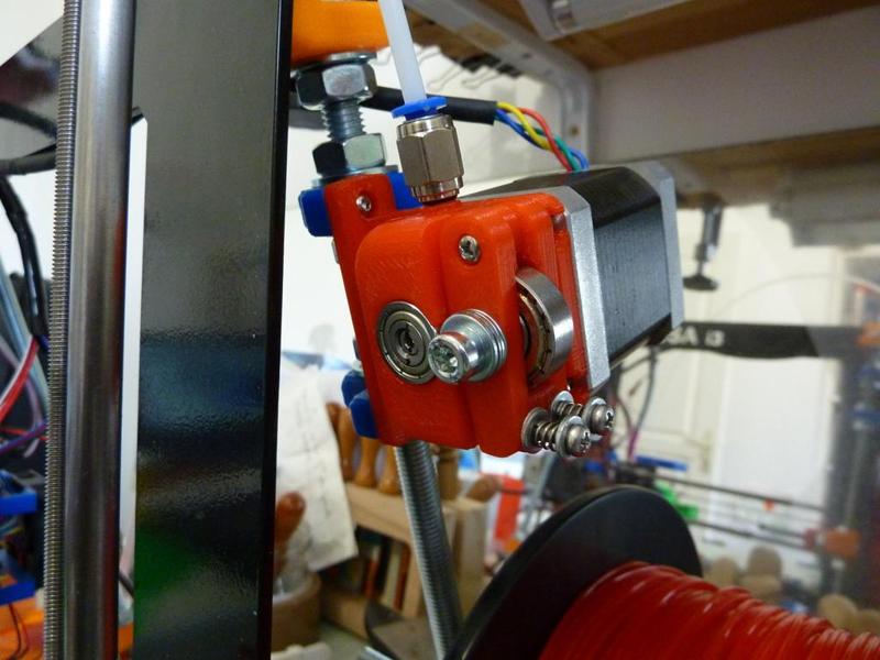 Compact Bowden extruder, direct drive, bearing bloc, auto load 1.75mm filament