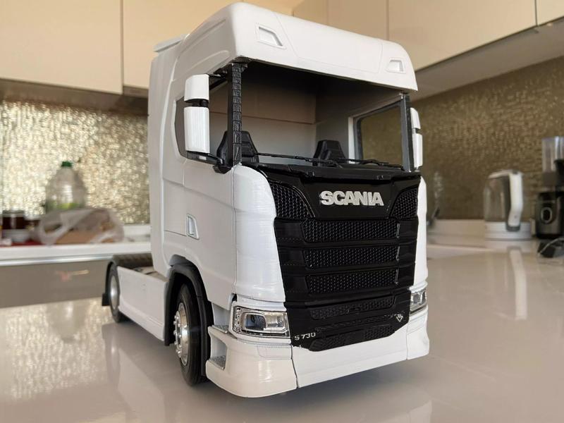Printable truck model kit scania s730