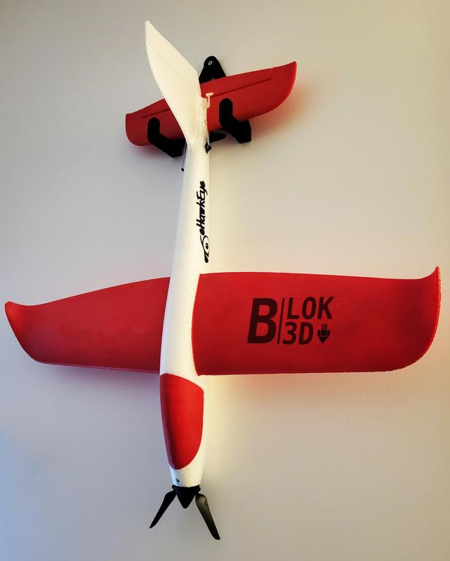 Model aircraft wall bracket