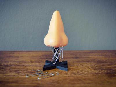 nose - paperclip holder