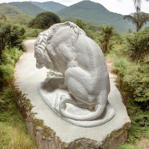 lion jungle king sculpture