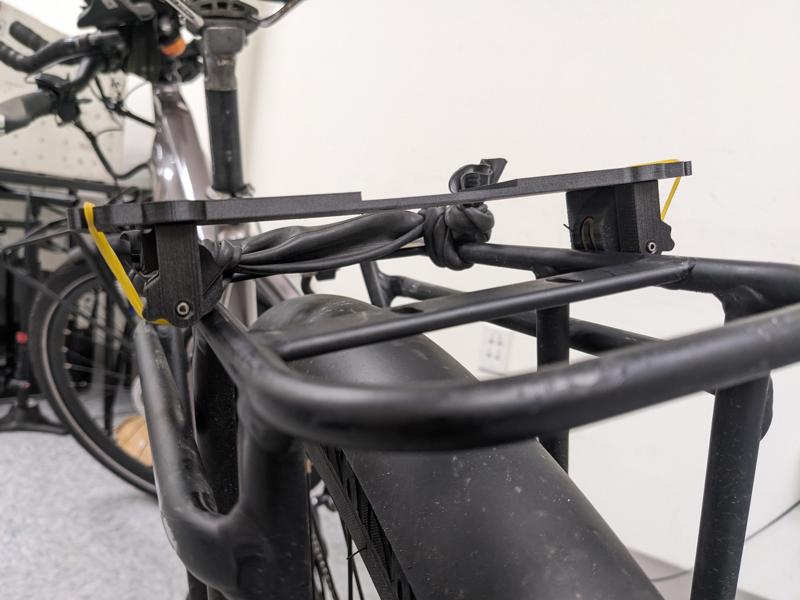 Ortlieb-style adapter for bike trunk bags