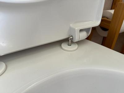 Toilette seat hinge cover