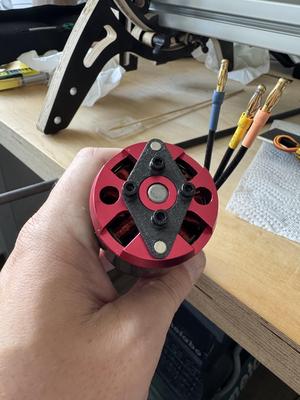 Halterung für YGE Propeller Positionierung für den Leopard LC5065
