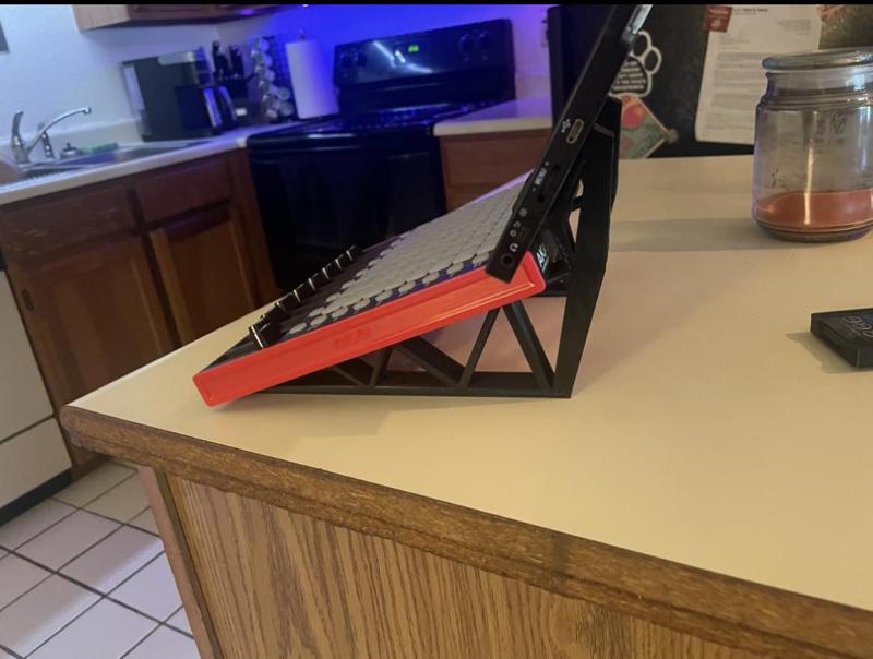 APC Mini MKII stand with flat screen/ ipad mount