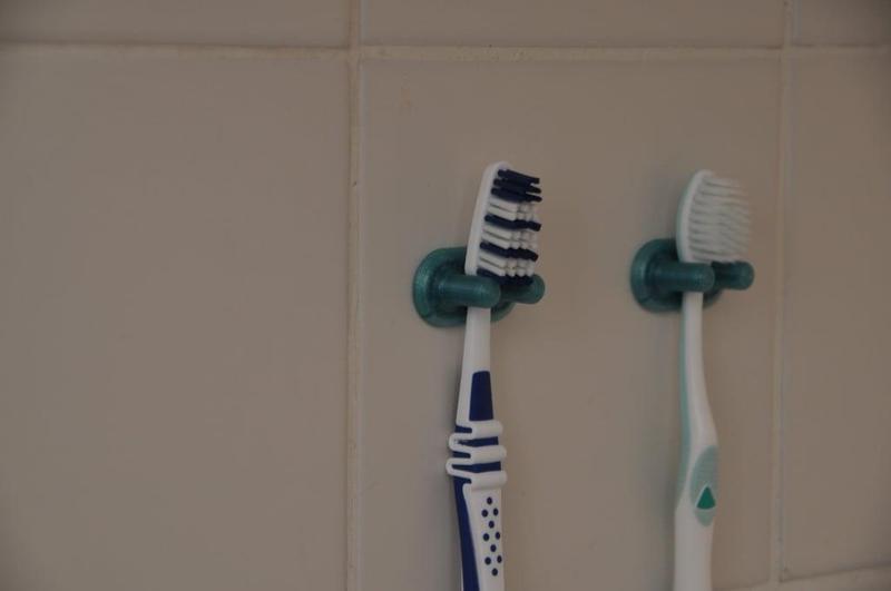 Simple toothbrush holder