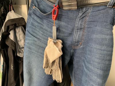 Glove clip