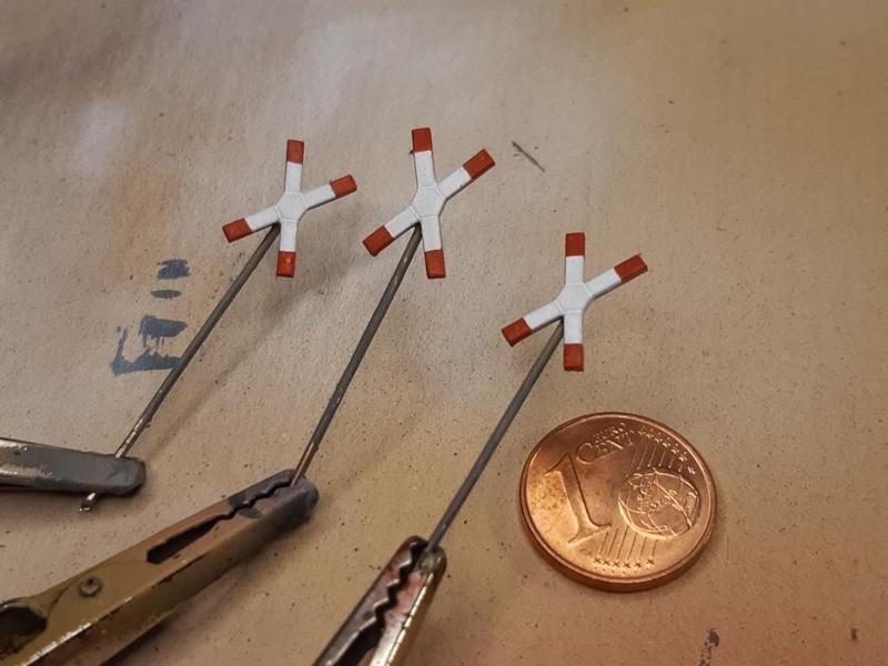 TT (skalierbar) Verkehrszeichen Bahnübergang (Andreaskreuz) DDR-Version