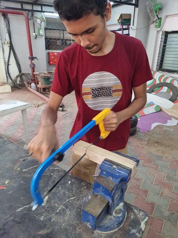 ergonomic hacksaw handle