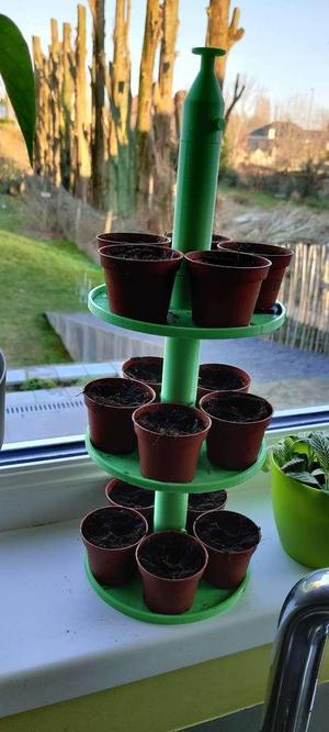 Seedling pot stacker