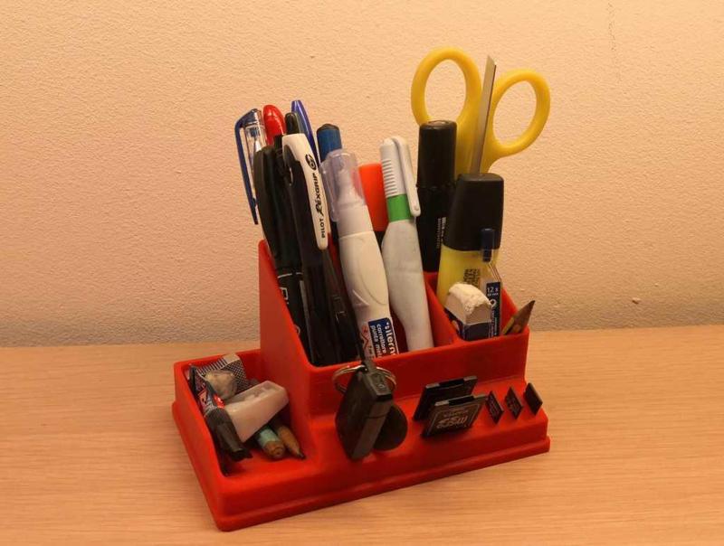 Desktop organiser