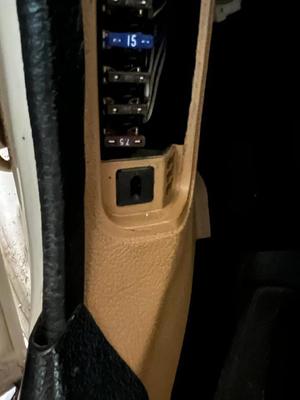 Volvo 240 Fuse Panel Cover and Mounting Clip   