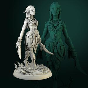 Troll female with daggers V2 75mm pre-supported
