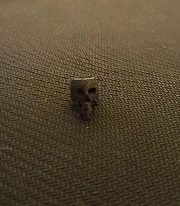 skull zipper pull