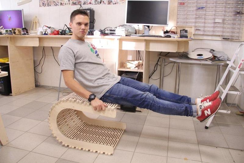 "Yin and yang" stools