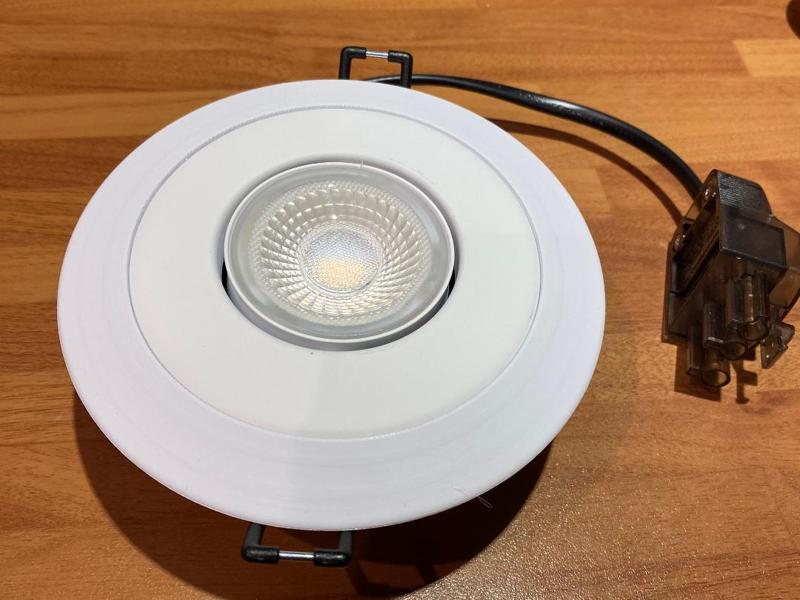 Downlighter bezel for 90mm light