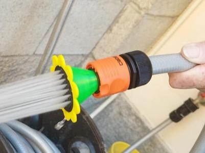 sunflower garden sprayer- innafiatoio Gardena