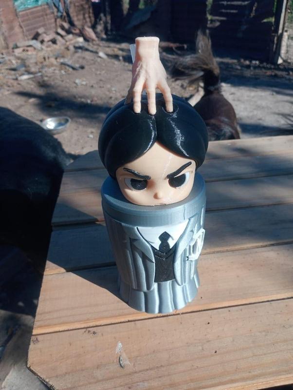 merlina wednesday glass