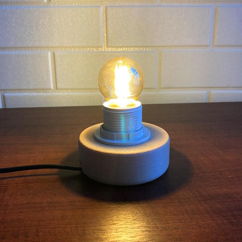 Free E27 Base for Table Lamps by Lunfardo